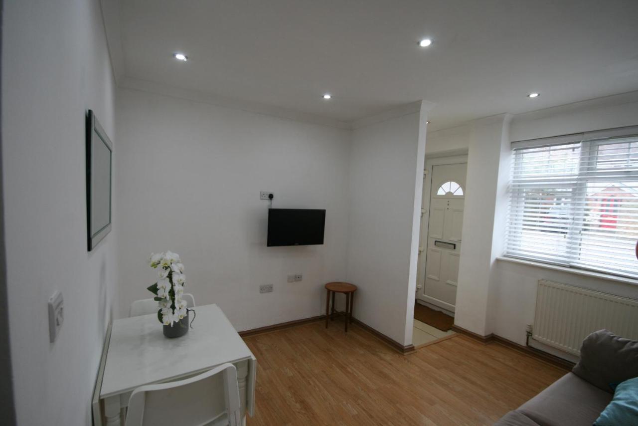 Molesey Near Hampton Court, Viking Short Stays West Molesey Esterno foto