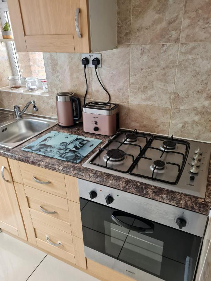 Molesey Near Hampton Court, Viking Short Stays West Molesey Esterno foto